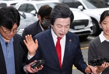 '사기·성추행 혐의' 허경영, 구속 1년 만에 보석 석방