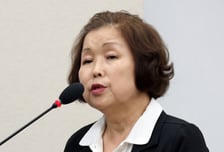 '대선 댓글 여론조작' 리박스쿨 손효숙, 첫 재판서 혐의 대부분 부인