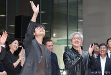 젠슨 황 "전세계에 AI 클라우드 구축"…이해진 "엔비디아와 협력 결실"