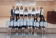 대림수암장학문화재단, 안양여중·고 학생 12명에 장학금 전달