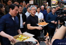 젠슨 황이 뿌린 'HBM칩' 인기 폭발…세븐일레븐, 생산 확대 검토