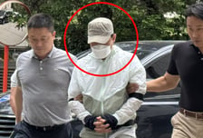 모습 드러낸 '슈퍼 주인 살해' 40대 중국인…얼굴 가리고 "죄송합니다"