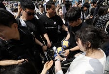 "양말도 벗겨라" 몸수색 당한 핸드볼 선수들…잠실 대신 한체대로