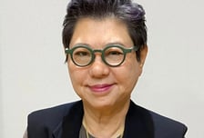 74세 양희은, 눈 수술로 라디오 생방송 불참…"시력 회복 목적"