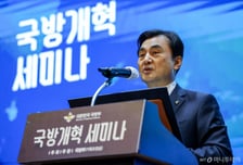 인구절벽에 '선택적 모병제' 꺼내든 軍…무인기도 30배 늘린다
