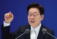 李대통령 "1분기 명목 GDP 10.5%↑…국채비율 낮아지고 세수 늘어난다"
