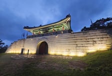 빛을 품은 야간 명소 '김포 문수산성'…경관조명 설치 완료