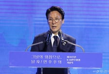 김민석, 해외 반도체 공장 검토 최태원에 "한국에 지을 방법 찾아야"
