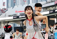 [포토]'지금 환상적인 콜라보같지!'김주일 응원단장과 응원펼치는 치어리더 김진아
