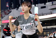 [포토]'안타를 기원하며' KT 치어리더 이금주