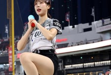 [포토]'안타? 홈런이면 더 좋지' KT 치어리더 이금주