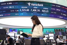 "급락은 기회지" 삼전닉스 상승 전환…코스피 7700 회복
