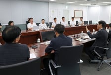 "급하게 나와 급여도 지급 못하고 있다..." 결국 문체부까지 나섰다, 최휘영 장관 "시급한 필수업무 볼 수 있도록 근본적인 방안 관계 부처와 협의"