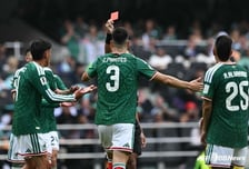 "이러다 한국한테 져" 2-0 이기고도 욕먹는 멕시코, 자국 언론 화났다 "상대 2명 퇴장인데 공격도 안 해"