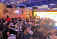 아침 8시부터 황올 주문…BBQ, 체코전 응원 수요에 조기 오픈