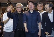 "로봇 멈추면 큰일" 젠슨 황과 'AI 팩토리' 세우려면 필수인 이것…한국은?