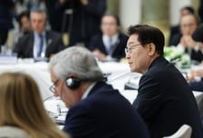이 대통령, "여당은 책임의 언어에 집중…집권했다면 무한책임"