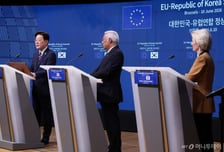 "철저한 적대국" 북한 성명에 靑 "긴 안목으로 평화공존 정책 추진"