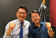 김용남 격려한 송영길 "같은 생각들로는 나아갈 수 없어…차이 품어야"