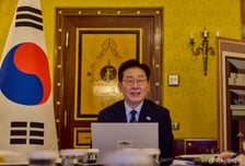 순방 중 사상 첫 화상회의…李 대통령 "청년 고통 심각, 전담기구 속도를"