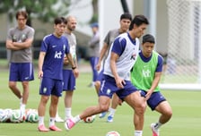 [포토] 조규성 '감독님이 보고 있다'