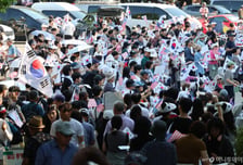 "잘생긴 우파 남자 많아요"…올림픽공원 시위 속 '애국 헌팅' 논란