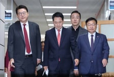 국민의힘 지도부, '총사퇴' 두고 또다시 격론…"좀비"vs"외계어"