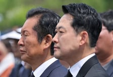 국힘, 지지율 첫 역전에도 내홍, 민주당은 "책임 통감"…여야 모두 긴장
