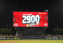 KBO 역대 3번째 2900승 위업, 간절한 KIA라 더 특별했다! 사령탑도 감사인사 "에이스 등판한 경기... 반드시 승리 필요했다" [광주 현장]