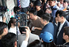 1명이 막아서… 잠실 개표소 진입 또 불발