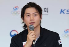 펜싱 오상욱 '남의 칼' 들고 떠났다...시위 장기화에 체육행정 마비