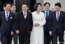 순방 중 '옐로카드'만 3번…李대통령 귀국길 정청래 마중 나갈까