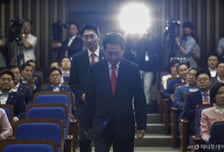 국힘, '張 거취' 놓고 쳇바퀴…"사퇴 없음 찌질이"vs"대안 없는 미래"