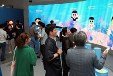 [사진]'DDP에 아기상어가 나타났다'