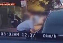 돌멩이로 주차된 차를 '쓱'…얼굴 없는 여성, 이틀 연속 테러했다