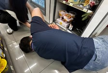 편의점 직원 바닥에 '납작'…일본인 "한국 사람 덕에 훈훈", 무슨 일?