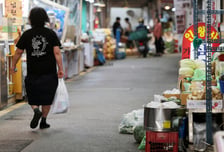 마트 의무휴업일, 전통시장 살리기 효과 없다...'낡은 규제'의 한계