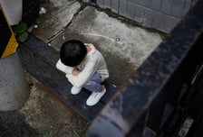 "엄마가 딸 셋만 데리고 이사"...난방 끊긴 집, 16살 아들 굶고 있었다