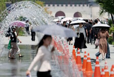 [내일 날씨] 낮 최고 33도 무더위…오전 제주, 밤부터 전국 비 소식
