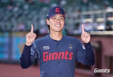'日 사회인 출신' 기적 믿는 롯데, "팀 안 좋은 분위기 바꾸겠다" 153㎞ 투수가 꾸는 '코리안 드림'