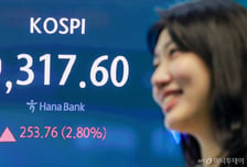 "오늘도 개미 열일" 9300피 뚫고 최고치…'반도체 훈풍' 삼전닉스 신고가
