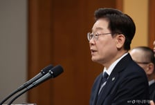 [속보]李대통령 "트럼프, 군함 10척 빠르게 건조 가능하냐 질문…가능하다고 답해"