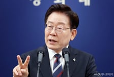 [속보]李대통령 "선관위 감시·통제 위한 법 정비 필요…원포인트 개헌도 생각"