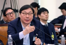 '연어 술파티' 위증 이화영, 1심 국민참여재판 끝 징역 4개월