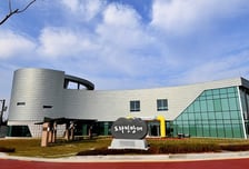 파주 도라전망대 향하던 관광버스 전도…외국인 관광객 등 10명 부상