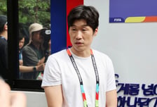 '4골 폭발' 일본 대승 본 박지성 "부럽다"...한국과 전력 비교 질문엔
