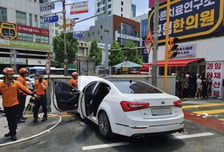 딸과 길 걷던 40대 엄마 참변…70대 운전자 "브레이크 작동 안 해"