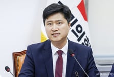 한동훈 당선 첫 마디 "죽을 뻔했다"…친한계 우재준 "장동혁 사퇴 공감대"