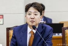 이준석 "없는 '연어 술 파티' 외친 민주당 의원 전원 입장 표명하라"