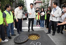 "집중호우 피해 최소화"…오세훈, 관악구 반지하 주택가 현장점검